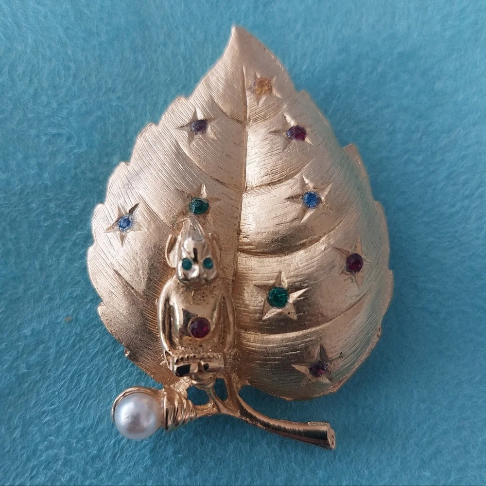 Monkey Figurine Gold-tone Leaf Brooch, Rhinestone Accents & Faux Pearl, Estate